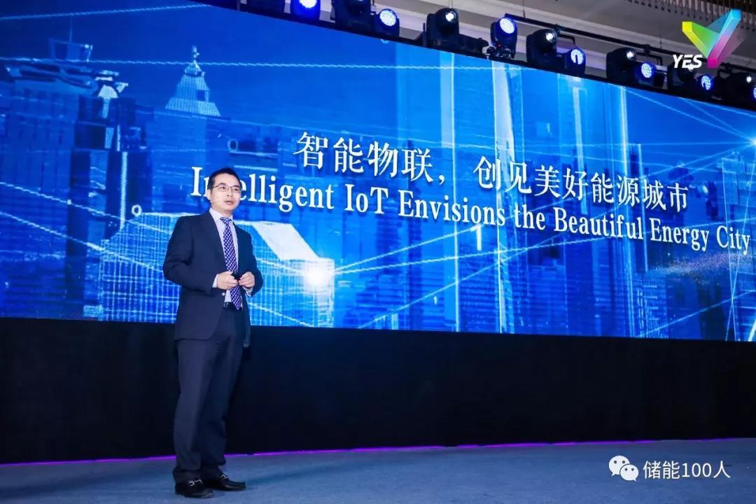 
	中國儲能網(wǎng)訊：遠(yuǎn)景避開烽火連天的儲能示范賽場，瞄準(zhǔn)了一個與城市生活更緊密的隱蔽場景。



	文|趙小屠



	今年5月初，在微軟全球CEO大會上，遠(yuǎn)景集團(tuán)CEO張雷遇見了卡洛斯·戈恩（Carlos Ghosn）