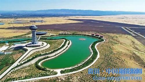                                                                                                                                                                     
	寧夏中衛(wèi)市沙漠光伏產(chǎn)業(yè)園（9月7日無(wú)人機(jī)拍攝）。新華社記者王鵬 攝

	　　地處寧夏中衛(wèi)市騰格里沙漠邊緣的中衛(wèi)市沙漠光伏產(chǎn)業(yè)園，依托沙漠日照充足、地域廣闊的優(yōu)勢(shì)，引進(jìn)太陽(yáng)能光伏組