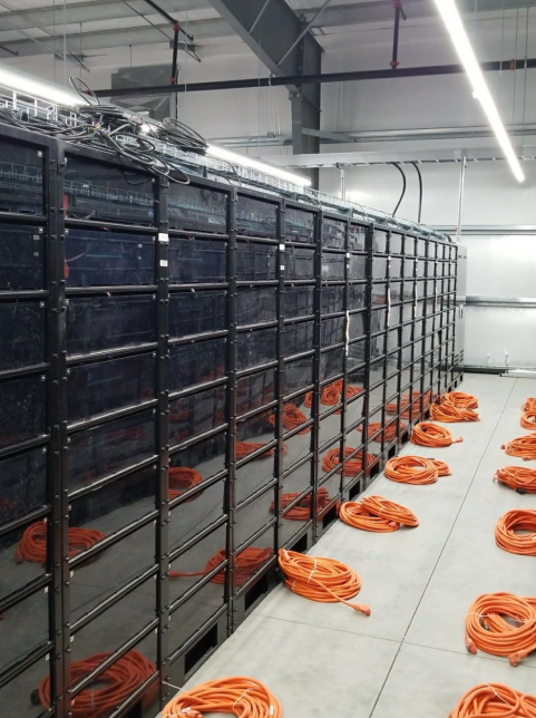 
	中國儲能網(wǎng)訊：總部位于美國的儲能技術(shù)供應(yīng)商Powin Energy公司日前表示，其合約項目電池儲能系統(tǒng)總?cè)萘拷咏?00MWh，其中包括最近在北美、中美和意大利的客戶共計70MWh儲能項目。


	Powin公司為公用事業(yè)規(guī)模儲能項目提供磷酸鐵鋰（LFP）電池，為具有重要戰(zhàn)略意義市場提供大規(guī)模儲能系統(tǒng)