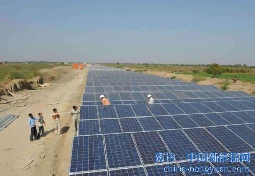                                                                                                                                                                     
	　　在對(duì)進(jìn)口太陽(yáng)能電池征收保障稅后的首次大型國(guó)家級(jí)太陽(yáng)能招標(biāo)中，印度太陽(yáng)能電價(jià)上漲超過(guò)6%。

	　　印度最大的發(fā)電公司印度國(guó)家電力公司NTPC進(jìn)行了規(guī)模達(dá)到2吉瓦的太陽(yáng)能發(fā)電項(xiàng)