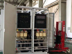 
	
                    
	【電纜網(wǎng)訊】近日，由汾西重工自主研發(fā)的5.6MW風電變頻器在聯(lián)調(diào)試驗和測試中，成功輸出達到5.6MW，并在全功率下連續(xù)運行數(shù)小時，各項運行參數(shù)良好，標志著汾西重工5MW變頻器研發(fā)項目邁出成功第一步。

	

	海上風電能源開發(fā)利用是國家“十三五”發(fā)展戰(zhàn)略的重要支撐，也是汾西重工重點支持發(fā)展的產(chǎn)業(yè)集群