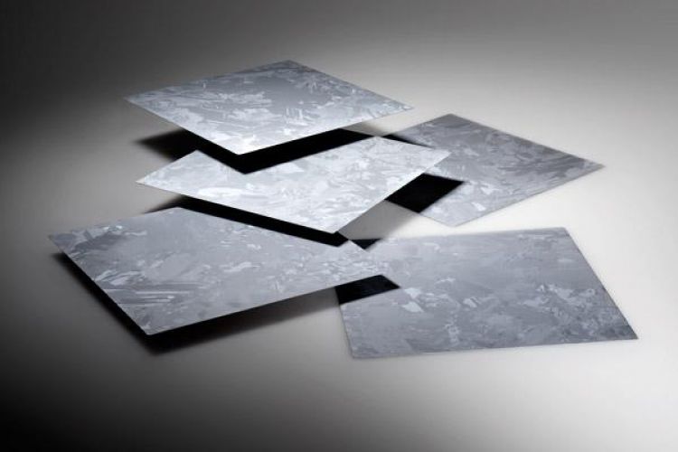 
	
                    
	【電纜網(wǎng)訊】在上周發(fā)布的一份聲明中，大全新能源宣布由于市場條件日益嚴峻，打算停止其多晶硅片業(yè)務(wù)。

	

	市場條件日益嚴峻 大全新能源擬停止多晶硅片業(yè)務(wù)

	該決定預計將在今年第三季度使大全的固定資產(chǎn)減值和重組成本損失約2160萬美元，其中約160萬美元將包括員工遣散費，以及2000萬美元的長期資產(chǎn)減值