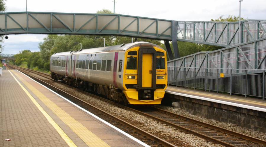 　　【中國儀表網(wǎng) 儀表研發(fā)】近日，瓦房店軸承集團有限公司(以下簡稱瓦軸)副總經(jīng)理譚劍光一行十人訪問中國科學(xué)院沈陽自動化研究所，在智能檢測與裝備研究室主任杜勁松的陪同下，對基于瓦軸鐵路貨車軸承的“套圈裝前全自動檢測線”項目開展了預(yù)驗收等工作。  　　“套圈裝前全自動檢測線”項目為國內(nèi)首套應(yīng)用于鐵路貨車軸承內(nèi)外圈尺寸及形位公差檢測的智能檢測線，檢測精度達到0.1微米