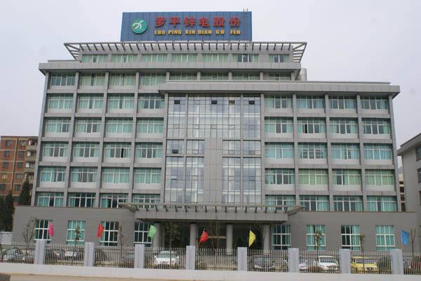 
	
                    
	【電纜網(wǎng)訊】近日，羅平鋅電發(fā)布公告稱，因信息披露違法違規(guī)，公司收到了云南證監(jiān)局下發(fā)的《行政處罰事先告知書》。其中，羅平鋅電擬被處以60萬元罰款；時任董事長楊建興、時任總經(jīng)理李尤立、時任董秘喻永賢被分別處以10萬元罰款；其余相關(guān)負(fù)責(zé)人被分別處以3萬元-5萬元罰款，成為了繼上峰水泥、山西三維之后，又一家因環(huán)保信息披露違法行為被處罰的上市公司