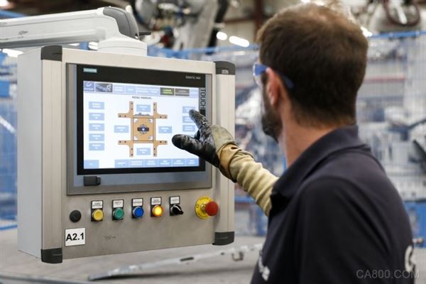 
                    
	  


	  制造業(yè)自動(dòng)化進(jìn)程需要人機(jī)協(xié)作才能邁向工業(yè)4.0。法新社 


	  

  自動(dòng)化機(jī)器人、人工智慧(AI)、區(qū)塊鏈(Blockchain)、納米技術(shù)、量子計(jì)算和生物技術(shù)構(gòu)成第四次工業(yè)革命，但并非意味制造業(yè)不再需要人類，無論制造業(yè)如何發(fā)展，熟練勞動(dòng)力永遠(yuǎn)是必要的，差別在於勞動(dòng)者必須適應(yīng)新技術(shù)來面對(duì)下世代的競(jìng)爭(zhēng)