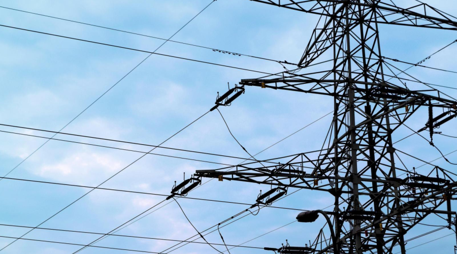 　　【中國儀表網(wǎng) 儀表下游】9月4日，國網(wǎng)天津市電力公司供電電壓自動采集系統(tǒng)順利上線試運行。該系統(tǒng)實現(xiàn)對電網(wǎng)無功設(shè)備專業(yè)管理、封閉式組合電器應(yīng)用、城農(nóng)網(wǎng)一體化和數(shù)據(jù)分析等業(yè)務(wù)功能的拓展，支撐無功電壓專業(yè)化，讓管理更加高效、集約