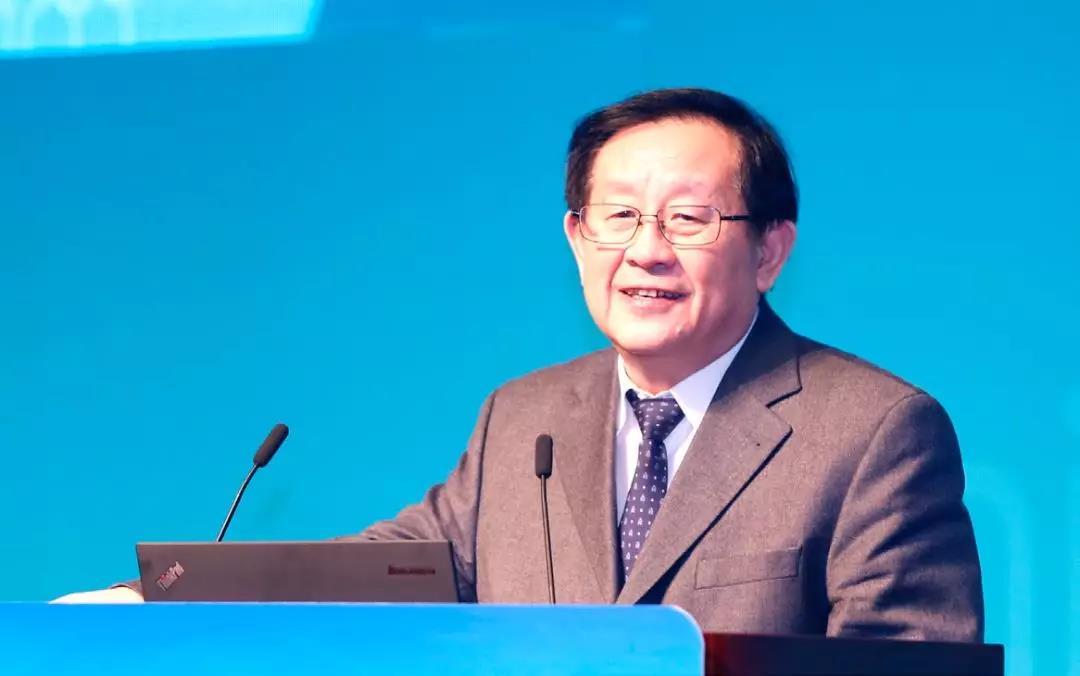 
	中國(guó)儲(chǔ)能網(wǎng)訊：作為新能源汽車的一個(gè)重要發(fā)展方向，氫燃料電池汽車無(wú)疑是當(dāng)下的一個(gè)熱門領(lǐng)域，廣受業(yè)內(nèi)外關(guān)注。國(guó)內(nèi)的氫燃料電池汽車在近年來(lái)已經(jīng)大有發(fā)展，但其商業(yè)化仍面臨許多壁壘，全國(guó)政協(xié)副主席萬(wàn)鋼分析指出，當(dāng)前氫燃料電池汽車的產(chǎn)業(yè)化、商業(yè)化仍面臨七大明顯問(wèn)題，并對(duì)如何有針對(duì)性地解決問(wèn)題提出了建議，值得業(yè)內(nèi)參考