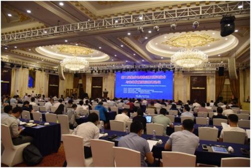 　　【中國儀表網(wǎng) 儀表會議】9月7日，第二屆集成電路檢測及測試技術(shù)與未來發(fā)展國際高峰論壇在江蘇南通舉辦。此次高峰論壇由集成電路產(chǎn)業(yè)技術(shù)創(chuàng)新戰(zhàn)略聯(lián)盟指導(dǎo)，由中國半導(dǎo)體行業(yè)協(xié)會、國家集成電路產(chǎn)業(yè)投資基金支持，由南通市人民政府與集成電路測試儀器與裝備產(chǎn)業(yè)技術(shù)創(chuàng)新聯(lián)盟合主辦，由南通市電子信息產(chǎn)業(yè)聯(lián)盟與通富微電股份有限公司聯(lián)合承辦