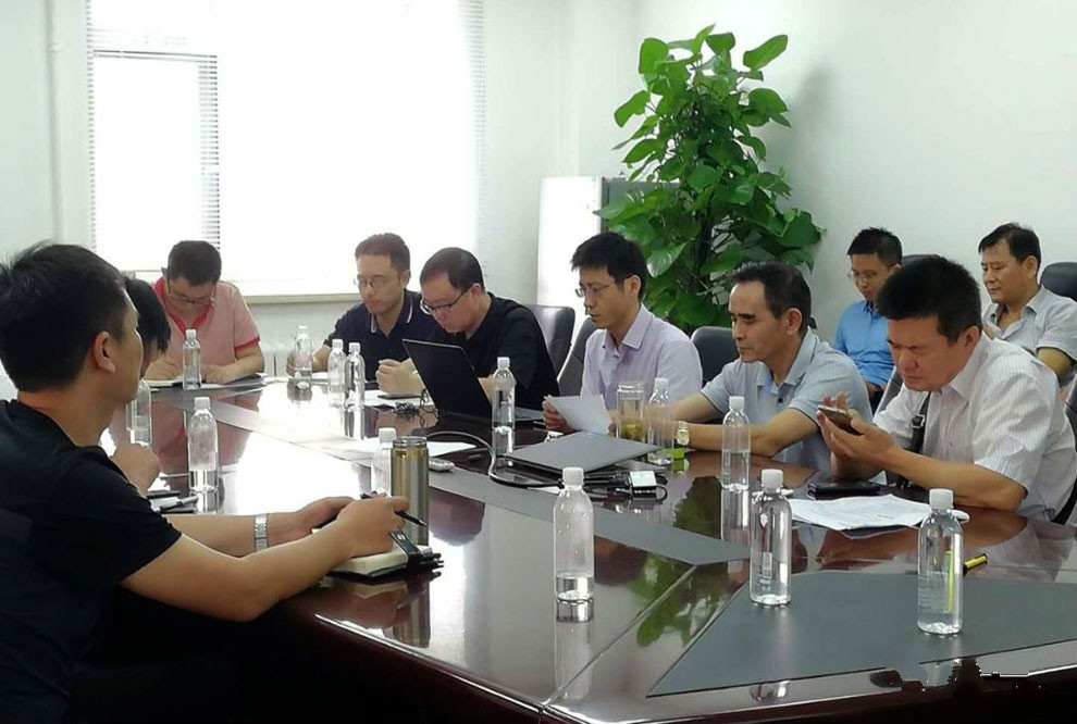 　　【中國儀表網(wǎng) 儀表會議】2018年8月27日，中國計量協(xié)會召開了“實施強制管理的統(tǒng)一計量器具目錄(軌道衡)征求意見”座談會，就“實施強制管理的統(tǒng)一計量器具目錄(征求意見稿)”聽取制造企業(yè)意見。來自中國計量協(xié)會、軌道衡骨干制造企業(yè)的代表20余人參加了會議