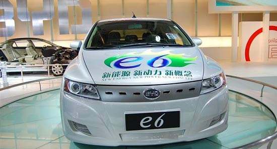 
	
                    
	【電纜網(wǎng)訊】從手機(jī)電池到汽車制造，再到新能源汽車，曾長期扮演“領(lǐng)導(dǎo)者”角色的比亞迪正在褪去光環(huán)。比亞迪（002594.SZ）半年報數(shù)據(jù)顯示，上半年比亞迪實(shí)現(xiàn)營收521.63億元，同比增加20.23%而公司扣非后歸母凈利潤同比下滑160.35%，即半年虧損6.73億元，虧損規(guī)模正在繼續(xù)增大