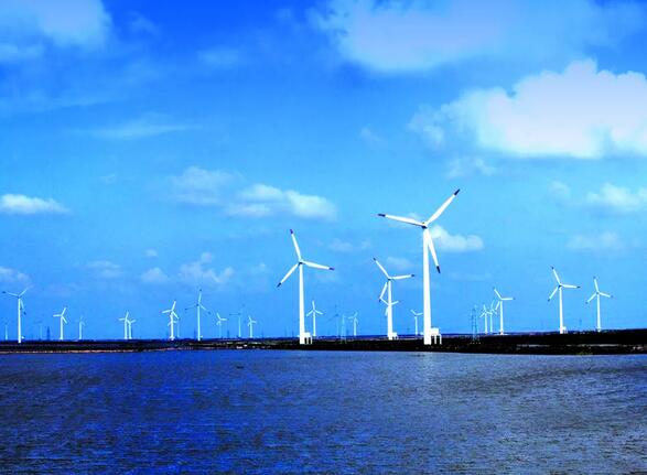  　　日前在京召開的“落實習(xí)總書記重要指示精神，推動徐州高質(zhì)量發(fā)展懇談會”上，國家電投董事長、黨組書記錢智民出席會議發(fā)言表示，國家電投將江蘇省作為集團(tuán)公司重要的發(fā)展區(qū)域，近年來不斷加大資源整合與優(yōu)化配置力度，實施創(chuàng)新驅(qū)動、開放合作的發(fā)展戰(zhàn)略，在江蘇實現(xiàn)跨越式快速發(fā)展。目前，國家電投在江蘇資產(chǎn)總額近400億元，電力裝機(jī)達(dá)828萬千瓦