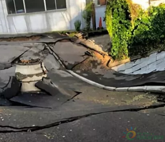 
                    　　近日，在日本北海道地區(qū)(北緯42.65度，東經(jīng)142.00度)發(fā)生6.9級(jí)地震，震源深度40千米。北海道強(qiáng)震發(fā)生后，該地及附近又發(fā)生了4次余震，其中包括兩次5級(jí)以上余震