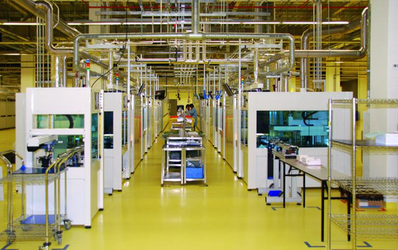 
	
                    
	【電纜網(wǎng)訊】韓華化學(xué)旗下的韓國韓華高新材料公司將于10月底與太陽能電池制造商韓華Q Cells韓國公司合并，以簡化集團(tuán)結(jié)構(gòu)。

	

	合并太陽能業(yè)務(wù) 韓華化學(xué)旨在簡化集團(tuán)結(jié)構(gòu)

	韓華化學(xué)宣布，韓華高新材料將從韓華綜合化學(xué)公司購買韓華Q Cells韓國公司 50.15%股權(quán)，從韓華公司另外購買20.44%股權(quán)，從H-Solution公司購買9.97%股權(quán)