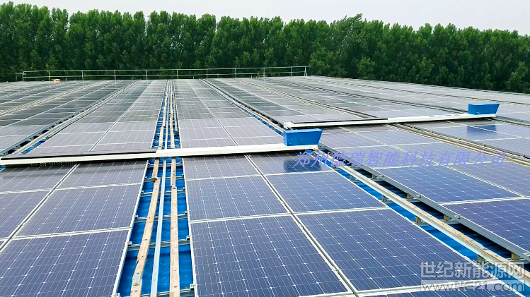  從河南省發(fā)改委獲悉，國家下達河南省光伏發(fā)電新增建設規(guī)模50萬千瓦，將優(yōu)先支持9個貧困縣的光伏扶貧電站建設。



據(jù)介紹，河南省結合前期摸底和監(jiān)管確認，選擇國家級、省級貧困縣符合條件的12個項目總規(guī)模13.3萬千瓦，分別是固始縣濟民、北店、沈塘、助民光伏電站，滑縣光伏農(nóng)業(yè)綜合體項目，魯山縣背孜、山道廟、鑫茂光伏發(fā)電項目，泌陽縣中康光伏發(fā)電項目，正陽縣軍耕新能源光伏發(fā)電項目，南召縣中機國能光伏發(fā)電項目，宜陽縣董王莊鄉(xiāng)光伏電站;選擇盧氏、臺前兩個深度貧困縣符合條件的4個項目共9萬千瓦，分別是盧氏縣