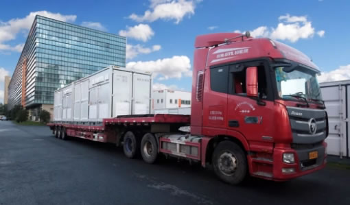                                         
	　　北美市場(chǎng)再傳喜訊!美國懷俄明州將建設(shè)首個(gè)大型光伏地面電站，由陽光電源提供光伏逆變器及中壓變壓器等整體解決方案。憑借先進(jìn)的技術(shù)實(shí)力和優(yōu)質(zhì)的服務(wù)，陽光電源在北美市場(chǎng)競(jìng)爭(zhēng)中取得了不俗的表現(xiàn)，已成為北美最受歡迎的逆變器供應(yīng)商之一，此次合作再次彰顯了北美市場(chǎng)對(duì)陽光電源的高度認(rèn)可