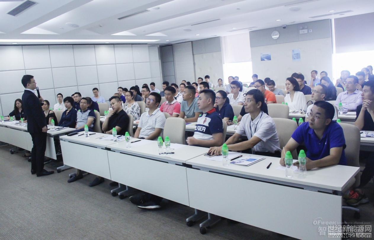 導(dǎo)讀： 2018年9月7日，長(zhǎng)江商學(xué)院市場(chǎng)營(yíng)銷學(xué)副教授李洋，在長(zhǎng)江商學(xué)院智造創(chuàng)業(yè)MBA公開課上分享了《品牌建設(shè)與精細(xì)化營(yíng)銷》，企業(yè)品牌營(yíng)銷是創(chuàng)造商業(yè)價(jià)值的第一步，當(dāng)企業(yè)找到適用于自身的品牌營(yíng)銷方式，或可建設(shè)居有長(zhǎng)久影響力的品牌。

2016年的11月，令主流媒體和大部分活躍網(wǎng)民都沒有預(yù)料的是，一個(gè)被譽(yù)為“瘋子”的美國(guó)人擊敗了“政治老油條”希拉里，當(dāng)選為美國(guó)第45任總統(tǒng)