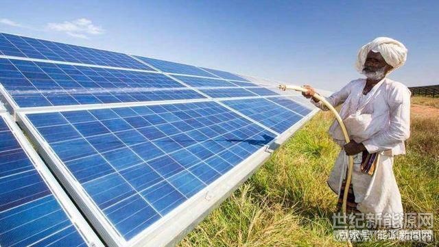  7月底，印度財(cái)政部正式對(duì)針對(duì)光伏的保障措施調(diào)查作出裁決，將對(duì)中國、馬來西亞及發(fā)達(dá)國家進(jìn)入該國的太陽能光伏產(chǎn)品（包括晶體硅電池及組件和薄膜電池及組件）征收保障措施稅。


 
根據(jù)《印度時(shí)報(bào)》的報(bào)道，印度使用的太陽能電池和組件中，有90%系從中國、馬來西亞等國進(jìn)口