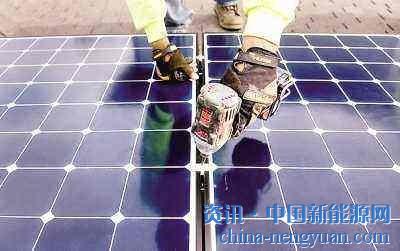                                                                                                                                                                     
	　　阿根廷北部高原上的胡胡伊省省會(huì)中央廣場(chǎng)最近多了一塊宣傳臺(tái)：“胡胡伊省，一個(gè)充滿能量的省”。不遠(yuǎn)處，身著傳統(tǒng)服裝的胡胡伊人正在舉行“地球母親