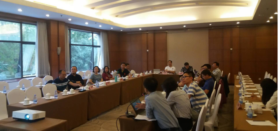 
	中國(guó)儲(chǔ)能網(wǎng)訊：9月18日，為順利推進(jìn)國(guó)家重點(diǎn)研發(fā)計(jì)劃示范工程順利實(shí)施，由國(guó)網(wǎng)吉林電力公司、中國(guó)電力科學(xué)研究院承擔(dān)的課題四、五在北京召開了“電化學(xué)儲(chǔ)能在吉林電網(wǎng)典型應(yīng)用工程示范推進(jìn)會(huì)”。課題組邀請(qǐng)了太原理工大學(xué)、中科院電工所、華北電力大學(xué)等多位行業(yè)權(quán)威專家組成評(píng)審專家組，對(duì)本項(xiàng)目進(jìn)行技術(shù)指導(dǎo)