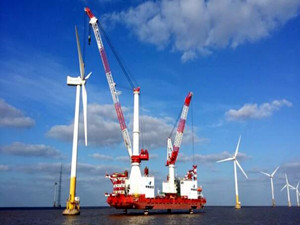 
	
                    
	【電纜網(wǎng)訊】近日，華電重工與華電（福建）風(fēng)電有限公司簽署了《福建華電福清海壇海峽300MW海上風(fēng)電場試樁、風(fēng)機(jī)基礎(chǔ)制作與施工、風(fēng)機(jī)安裝及海纜敷設(shè)工程合同》，合同金額約14.49億元，內(nèi)容涵蓋了海上風(fēng)電場試樁、風(fēng)機(jī)基礎(chǔ)制作與施工、風(fēng)機(jī)安裝及海纜敷設(shè)工程項(xiàng)目等，該合同也是華電重工簽訂的集團(tuán)內(nèi)首個海上風(fēng)電施工總承包合同。

	

	據(jù)悉，該項(xiàng)目位于福建省福清市龍高半島東北側(cè)，場址涉及福清市的三山鎮(zhèn)、高山鎮(zhèn)