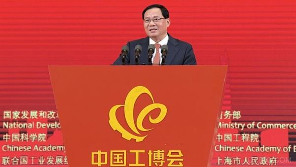 
                    
	  “上海制造”是上海這座城市傳承的重要基因，更是構(gòu)筑未來發(fā)展戰(zhàn)略優(yōu)勢(shì)的堅(jiān)實(shí)支撐。我們要著力推進(jìn)工業(yè)化和信息化深度融合，積極搶占產(chǎn)業(yè)發(fā)展戰(zhàn)略制高點(diǎn)，加快構(gòu)建更有活力和競(jìng)爭(zhēng)力的產(chǎn)業(yè)生態(tài)，堅(jiān)定不移打響“上海制造”品牌