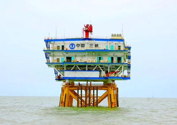  　　為確保倒送電一次成功，三峽新能源江浙公司精心準(zhǔn)備、統(tǒng)籌謀劃，多次組織監(jiān)理、調(diào)試、安裝單位和設(shè)備廠家進(jìn)行協(xié)調(diào)對(duì)接，組織召開(kāi)專題會(huì)，制定倒送電方案，提前完成受電前各項(xiàng)準(zhǔn)備工作，并對(duì)相關(guān)人員進(jìn)行詳細(xì)的安全技術(shù)交底，對(duì)受電步驟及現(xiàn)場(chǎng)安全措施進(jìn)行全面細(xì)致的安排部署。

　　
　　9月12日11時(shí)10分，隨著省調(diào)的一聲令下，正式開(kāi)始倒送電工作