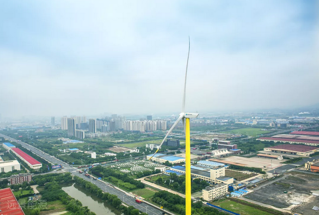                        近日，國(guó)家林業(yè)和草原局下發(fā)了“關(guān)于征求《國(guó)家林業(yè)和草原局關(guān)于規(guī)范風(fēng)電場(chǎng)項(xiàng)目建設(shè)使用林地的通知（征求意見(jiàn)稿）》意見(jiàn)的通知”，劃定風(fēng)電場(chǎng)建設(shè)禁限區(qū)域，嚴(yán)格風(fēng)電場(chǎng)建設(shè)使用林地范圍，并將自然遺產(chǎn)地、國(guó)家公園、自然保護(hù)區(qū)、森林公園、濕地公園等區(qū)域劃為風(fēng)電項(xiàng)目禁止建設(shè)區(qū)域。  通知一出，風(fēng)電行業(yè)議論紛紛，有觀點(diǎn)認(rèn)為此文件或?qū)⒂绊戯L(fēng)電發(fā)展