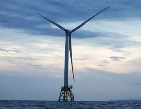  　　9月初，一場(chǎng)綠色智慧能源大會(huì)在江蘇鹽城舉行。包括龍?jiān)醇瘓F(tuán)、遠(yuǎn)景集團(tuán)、金風(fēng)科技、協(xié)鑫集團(tuán)、天合光能等目前國(guó)內(nèi)最具影響力的新能源企業(yè)高管悉數(shù)到場(chǎng)