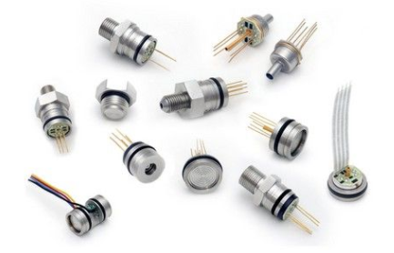 　　【中國(guó)儀表網(wǎng) 儀表市場(chǎng)】傳感器是一類檢測(cè)裝置，能接收到被測(cè)量的信息，并能將感受到一些信息，按一定規(guī)律轉(zhuǎn)變?yōu)殡娦盘?hào)或其他所需形式的信息輸出，以滿足信息的處理、存儲(chǔ)、顯示、記錄、傳輸和控制等要求。  　　由中國(guó)經(jīng)濟(jì)信息社江蘇中心研撰的《2017-2018中國(guó)物聯(lián)網(wǎng)發(fā)展年度報(bào)告》(下稱《年報(bào)》)9月14日在無(wú)錫發(fā)布