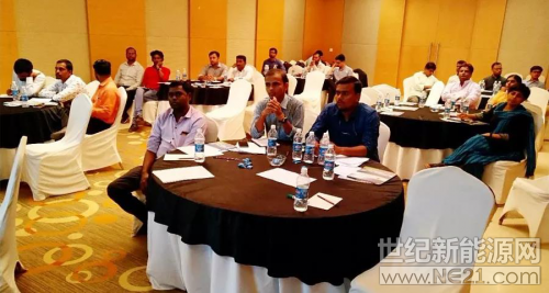  光伏群英匯印度巡回培訓(xùn)
  9月，古瑞瓦特光伏群英匯全球巡回技術(shù)培訓(xùn)會(huì)在印度拉開(kāi)序幕，先后在博帕爾、海得拉巴、班加羅爾、普納、新德里、勒克瑙、加爾各七大城市開(kāi)展培訓(xùn)，就戶用、工商業(yè)光伏與儲(chǔ)能逆變器、組件、智慧能源管理等新技術(shù)的應(yīng)用進(jìn)行深度演繹與講解，精彩干貨內(nèi)容吸引了大批客戶參與，收到客戶高度贊許。

 
古瑞瓦特博帕爾培訓(xùn)
 
 

古瑞瓦特博帕爾培訓(xùn)

 
  古瑞瓦特光伏群英匯已在全球組織過(guò)40多場(chǎng)大型專業(yè)技術(shù)類培訓(xùn)活動(dòng)，此次光