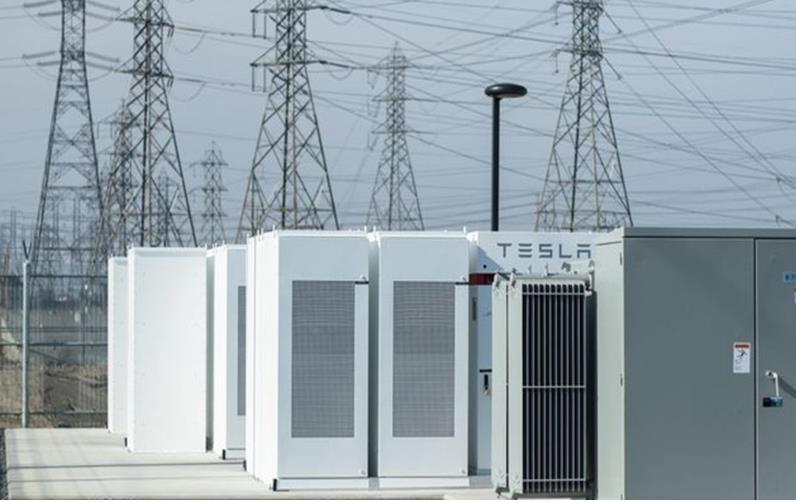 
	中國儲能網(wǎng)訊：據(jù)外媒報道，美國兩黨參議員Sens.Tim Scott和Michael Bennet日前致信給美國財政部長Steven Mnuchin，要求擴大可再生能源投資稅收抵免（ITC）政策的儲能產(chǎn)品范疇。


	



	如果對現(xiàn)有太陽能電池陣列等分布式可再生能源進行改造，他們正在尋求美國財政部關(guān)于住宅儲能或商業(yè)用途的儲能系統(tǒng)是否完全符合稅收抵免做出決定