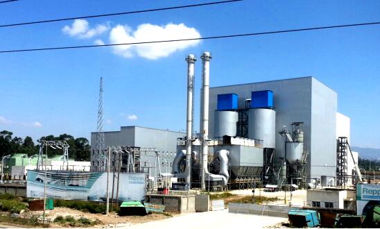 　　近日，由中國有色集團出資企業(yè)中國十五冶金建設集團有限公司(簡稱：中國十五冶)一公司承建的非洲首座垃圾焚燒發(fā)電廠--埃塞萊比垃圾發(fā)電廠舉行投產運營儀式，埃塞俄比亞總統(tǒng)穆拉圖·特肖梅出席儀式并致辭。 　　儀式上，穆拉圖總統(tǒng)發(fā)表了熱親洋溢的致辭，對電廠投入運行給予了高度贊揚