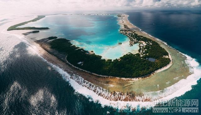  我國這十幾年來發(fā)展迅速，經(jīng)濟不斷地升高，隨之而來的也就是生活節(jié)奏的加快，畢竟如今的生活壓力越發(fā)的大了，不得不加快自己的生活節(jié)奏來應(yīng)對如今越發(fā)快速發(fā)展的世界。不過，今天小編給大家介紹的這個國家，與一般國家不同，他們國家的民眾生活節(jié)奏十分的慢，甚至可以說他們十分的“懶”了!


 
小編說的就是世界上經(jīng)濟規(guī)模最小的一座國家——托克勞!托克勞是一個群島國家，僅僅只有三個礁島而已，而且這三個礁島合起來的面積也僅僅只有十平方公里!

最為奇葩的是