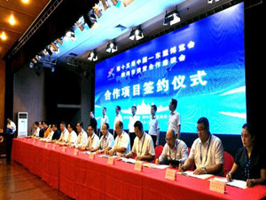 
	
                    
	【電纜網(wǎng)訊】9月12日，在東博會柳州市合作項目簽約儀式上，華能新能源廣西分公司與柳州市融水縣政府簽訂了《融水四榮分散式風電項目開發(fā)協(xié)議》，項目規(guī)劃容量為3萬千瓦。

	

	9月13日至14日，華能新能源廣西分公司先后邀請柳州市融水縣、河池市環(huán)江縣政府人員進行會談，就項目概況、開發(fā)問題、推進計劃等方面溝通交流
