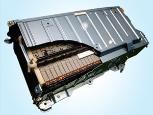 
	
                    
	【電纜網(wǎng)訊】近日，比亞迪表示，截止2017年底，公司動(dòng)力電池總產(chǎn)能為16Gwh，其中10Gwh是磷酸鐵鋰電池，6Gwh是三元電池。

	

	此外，比亞迪今年在青海還將會(huì)擴(kuò)產(chǎn)24Gwh三元電池的產(chǎn)能，分兩期完成，今年6月已經(jīng)開始投產(chǎn)，預(yù)計(jì)明年底可以全部達(dá)產(chǎn)