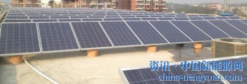                                                                                                                                                                    
	　　春光明媚的南昌，在一些小區(qū)樓頂，總能看到一個(gè)個(gè)“屋頂電站”的身影，反射著燦爛的陽(yáng)光。

	　　在行業(yè)人士看來(lái)，光伏行業(yè)意料中的“靴子&rd