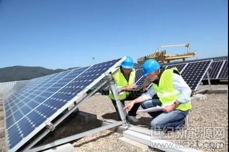  第六期授權(quán)運(yùn)維培訓(xùn)
近年來，運(yùn)維市場隨光伏裝機(jī)規(guī)模攀升逐年走熱，加之補(bǔ)貼滑坡、直逼平價，電站業(yè)主和投資商對存量市場保值增值需求越發(fā)強(qiáng)烈，千億級運(yùn)維市場無疑成了新風(fēng)口。然而相對應(yīng)的卻是光伏運(yùn)維人才短缺