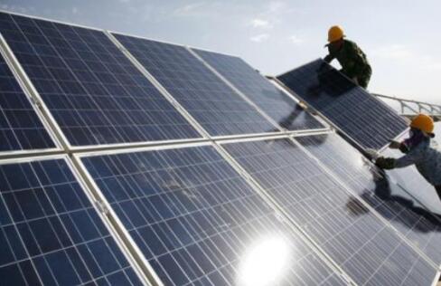                                         
	　　近日，官方發(fā)布了2018年上半年光伏發(fā)電系統(tǒng)建設(shè)運(yùn)行情況。今年上半年分布式光伏發(fā)展繼續(xù)保持較快增長(zhǎng)，山東、浙江、河南、江蘇四省新增裝機(jī)均超過(guò)100萬(wàn)千瓦，四省分布式光伏新增裝機(jī)占全國(guó)的52.6%