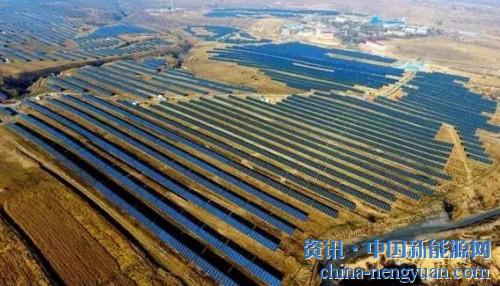                                                                                                                                                                     
	　　隨著無(wú)補(bǔ)貼項(xiàng)目時(shí)代的迫近，光伏領(lǐng)跑者將成為常態(tài)，下一步需要做的更多的可能是明確邊界條件并嚴(yán)格執(zhí)行。

	　　落榜者失意，中榜者卻也高興不起來(lái)，代表著太陽(yáng)能光伏產(chǎn)業(yè)最高發(fā)展水平