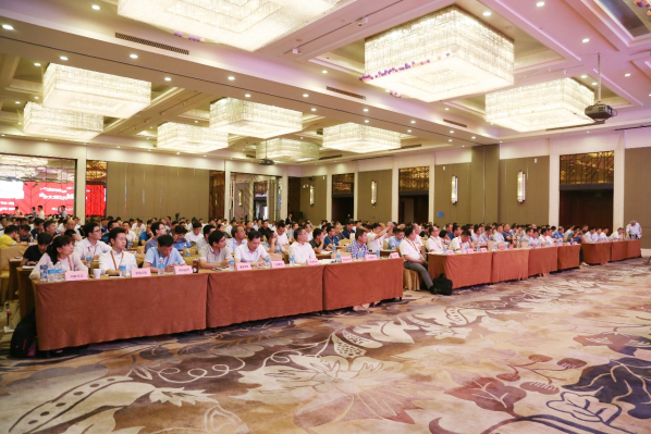 
	
                    
	9月27日，由中國電器工業(yè)協(xié)會(huì)電線電纜分會(huì)、上海電纜研究所有限公司主辦，上海電纜研究所有限公司工程信息會(huì)展中心承辦的2018年中國電線纜電纜行業(yè)大會(huì)在上海召開，遠(yuǎn)東智慧能源股份有限公司（簡(jiǎn)稱：智慧能源 股票代碼600869）獲評(píng)“全國線纜行業(yè)最具競(jìng)爭(zhēng)力10強(qiáng)”。

	中國電器工業(yè)協(xié)會(huì)副會(huì)長(zhǎng)、秘書長(zhǎng)郭振巖，上海電纜研究所有限公司黨委書記、執(zhí)行董事李竹影，中國電器工業(yè)協(xié)會(huì)電線電纜分會(huì)理事長(zhǎng)、上海電纜研究所有限公司總經(jīng)理周赤忠，中國電器工