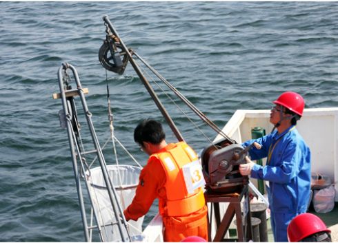 　　【中國(guó)儀表網(wǎng) 儀表產(chǎn)業(yè)】8月30日，江蘇南通海門市海洋環(huán)境監(jiān)測(cè)站通過江蘇省質(zhì)量技術(shù)監(jiān)督局審核，正式獲得批準(zhǔn)CMA計(jì)量認(rèn)證。  　　根據(jù)資質(zhì)認(rèn)定證書，海門市海洋環(huán)境監(jiān)測(cè)站被授權(quán)的檢測(cè)能力范圍為海洋環(huán)境一類 3項(xiàng)20個(gè)參數(shù)，包括pH值、鹽度、懸浮物、溶解氧、化學(xué)需氧量、氨氮、亞硝酸鹽-氮、硝酸鹽-氮、活性磷酸鹽、活性硅酸鹽、石油類、水深、水溫、透明度、水色、風(fēng)向、風(fēng)速、氣壓、氣溫、相對(duì)濕度等參數(shù)