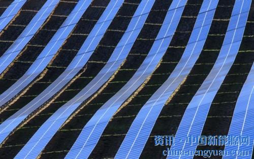                                                                                                                                                                     
	　　據(jù)《華爾街日報》報道，沙特阿拉伯已經(jīng)暫停了與日本電信巨頭軟銀公司(SoftBank Corp .)價值2000億美元(1730億歐元)的太陽能電站項(xiàng)目。

	　　該刊物援引沙