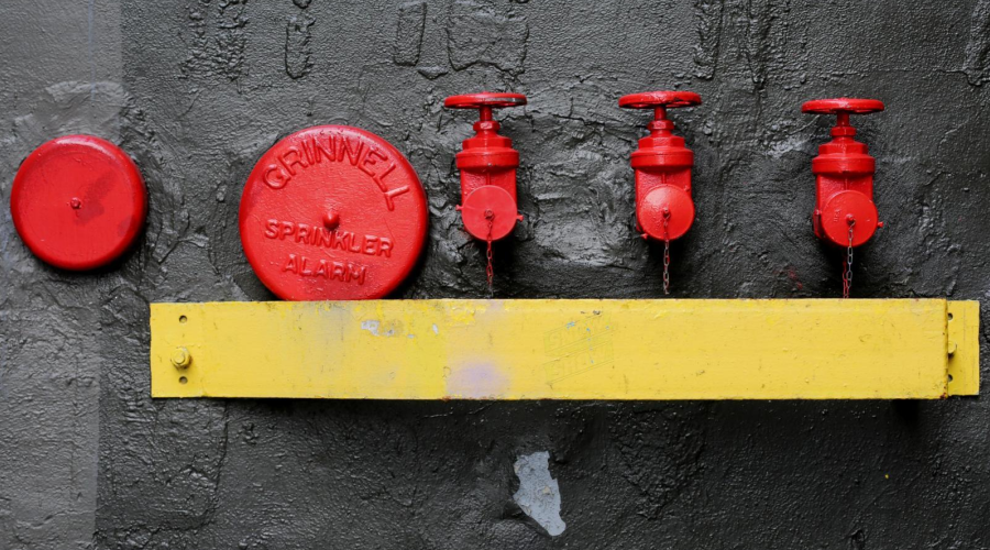 　　【中國(guó)儀表網(wǎng) 儀表研發(fā)】9月14日，鄂北工程3.8米液控蝴蝶閥及其附屬設(shè)備出廠驗(yàn)收會(huì)整會(huì)召開，這是湖北洪城通用機(jī)械有限公司在鄂北工程上首批蝶閥出廠驗(yàn)收。鄂北地區(qū)水資源配置工程建設(shè)與管理局工程技術(shù)部、規(guī)劃與財(cái)務(wù)部、丹襄部以及監(jiān)理單位瑞洪工程管理有限公司、設(shè)計(jì)單位省水利水電規(guī)劃勘測(cè)設(shè)計(jì)院有關(guān)人員參加會(huì)議