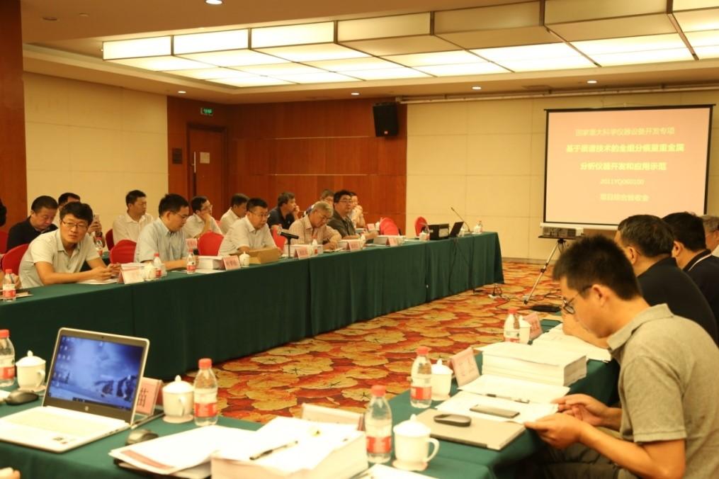 　　【中國(guó)儀表網(wǎng) 儀表研發(fā)】2018年9月19日，中國(guó)環(huán)境監(jiān)測(cè)總站牽頭承擔(dān)的國(guó)家重大科學(xué)儀器設(shè)備開發(fā)專項(xiàng)“基于質(zhì)譜技術(shù)的全組分痕量重金屬分析儀器開發(fā)和應(yīng)用示范(2011YQ060100)”項(xiàng)目在浙江杭州順利通過科技部科技評(píng)估中心組織的綜合驗(yàn)收。  　　本項(xiàng)目總經(jīng)費(fèi)5449萬元，其中中央財(cái)政國(guó)撥經(jīng)費(fèi)3049萬元，自籌經(jīng)費(fèi)2400萬元