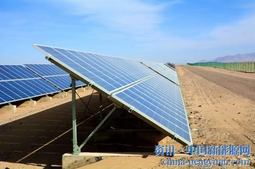                                                                                                                                                                     
	　　光伏行業(yè)發(fā)展的歷史也是產(chǎn)業(yè)變遷的歷史。全球光伏產(chǎn)能逐漸向中國(guó)轉(zhuǎn)移，截止2017年年底，國(guó)內(nèi)硅料產(chǎn)能占到全球產(chǎn)能的54.75%(2009年為17.52%)，硅片產(chǎn)能占比87.3