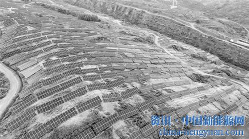                                                                                                                                                                     
	　　“幾塊板子擱在那兒，不用管就能發(fā)電。一年除去家里用電免費(fèi)外，還有近7000元左右的收入