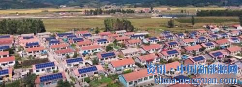                                                                                                                                                                     
	　　10月8日國家發(fā)改委為下一步完善光伏發(fā)電價格政策的意見建議，召集國電投、華能、華電等多家企業(yè)召開光伏發(fā)電價格政策座談會。

	　　就531新政降補貼限規(guī)模后企業(yè)生存現(xiàn)狀問題與