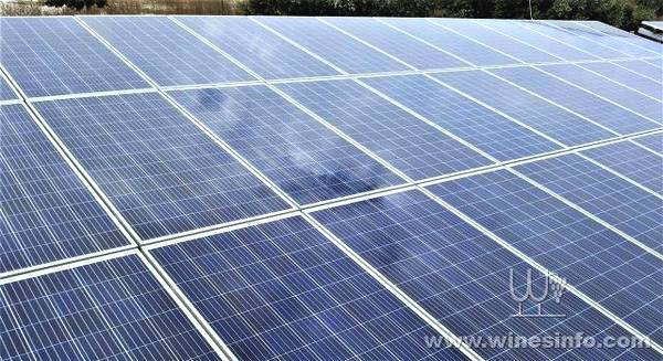                                         
	　　總部位于新加坡的太陽能公司Cleantech Solar稱，公司將為暹羅酒廠（Siam Winery）安裝一個1MWp（兆瓦）的現(xiàn)場屋頂太陽能系統(tǒng)。暹羅酒廠位于泰國西海岸著名避暑勝地華欣，于2003年開發(fā)葡萄園，以釀制Monsoon Valley系列葡萄酒出名，是泰國最大的葡萄酒生產(chǎn)商之一，每年產(chǎn)量超過30萬瓶