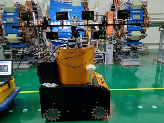 　　【中國儀表網(wǎng) 儀表研發(fā)】近日，中國散裂中子源(CSNS)自主研制的遠(yuǎn)程控制機(jī)器行走檢測(cè)車在環(huán)隧道成功投入使用，該檢測(cè)車是為隧道無法進(jìn)入時(shí)自動(dòng)巡檢設(shè)計(jì)，類似機(jī)器人，其搭載的機(jī)械臂和相關(guān)測(cè)量設(shè)備可實(shí)現(xiàn)自動(dòng)安裝和準(zhǔn)直。行走檢測(cè)車可攜帶機(jī)械手、準(zhǔn)直測(cè)量儀器、振動(dòng)測(cè)量儀器在隧道內(nèi)工作