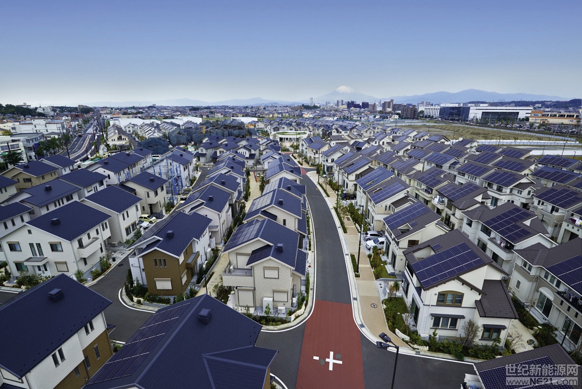 惠譽(yù)集團(tuán)旗下的美國信貸，宏觀和行業(yè)解決方案公司Fitch Solutions Macro Research預(yù)測，2018年至2020年期間，日本將新增聯(lián)網(wǎng)太陽能光伏裝機(jī)容量17吉瓦。



根據(jù)其對日本太陽能行業(yè)的展望，這一新增包括該國FIT（上網(wǎng)電價(jià)補(bǔ)貼）計(jì)劃下的項(xiàng)目積壓，并應(yīng)在2020年12月上線，這是獲得FIT合同的項(xiàng)目的最后期限